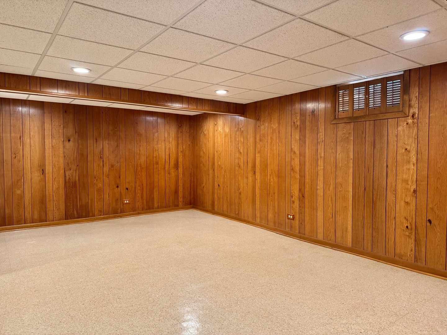 1440 S 4th Avenue, Des Plaines, IL 60018