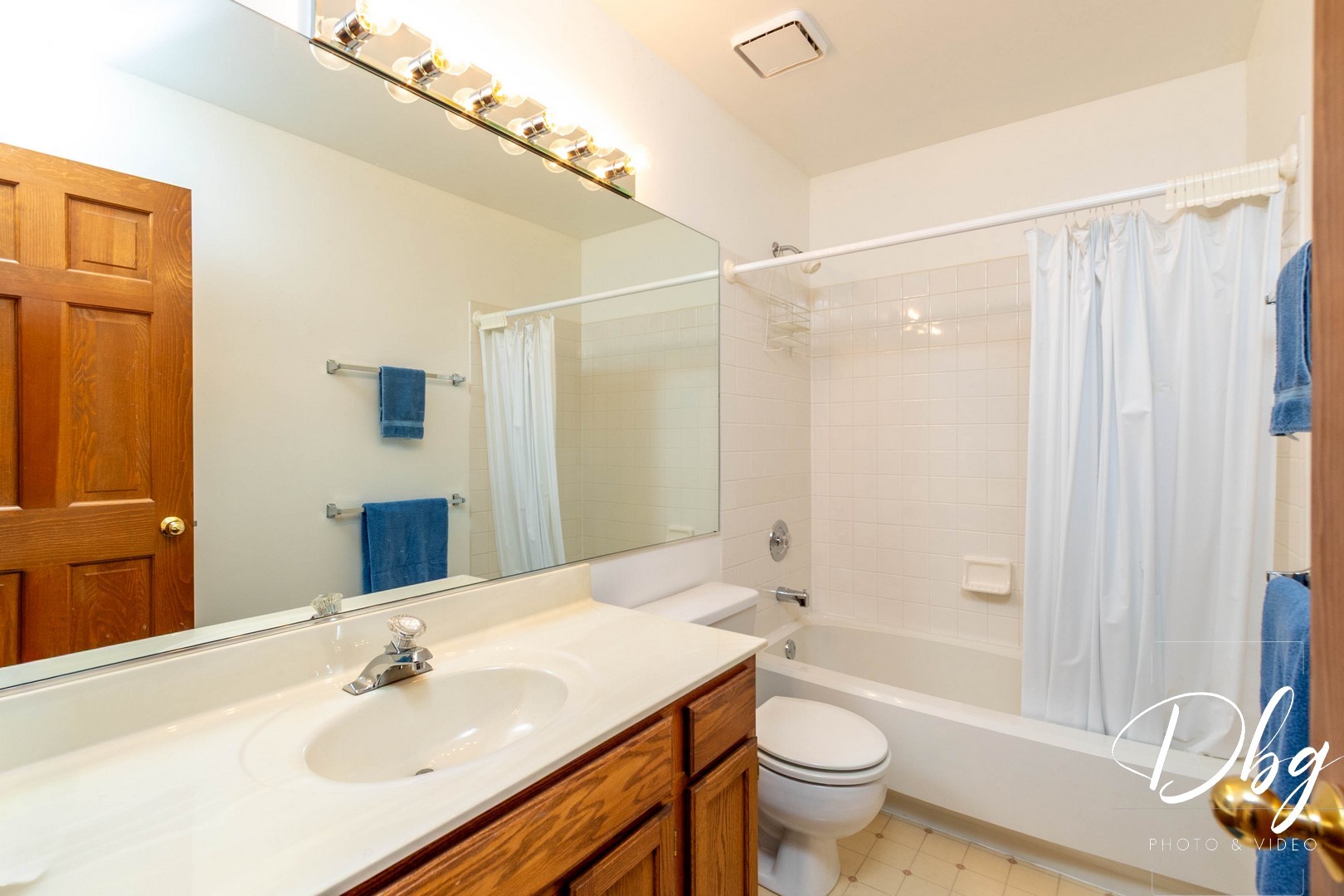 252 Carters Grove Court, Grayslake, IL 60030