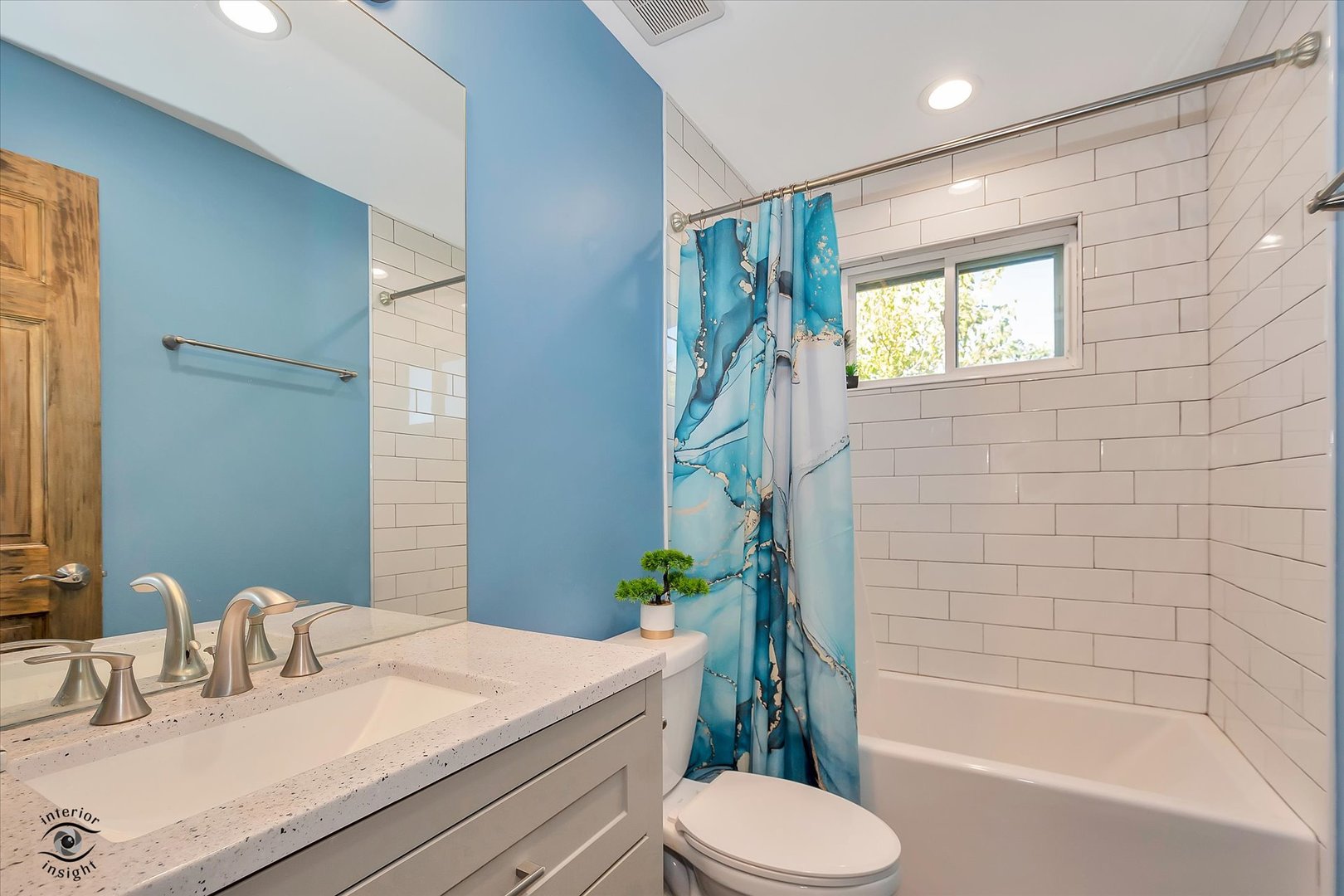 7829 Valley View Lane, Woodridge, IL 60517