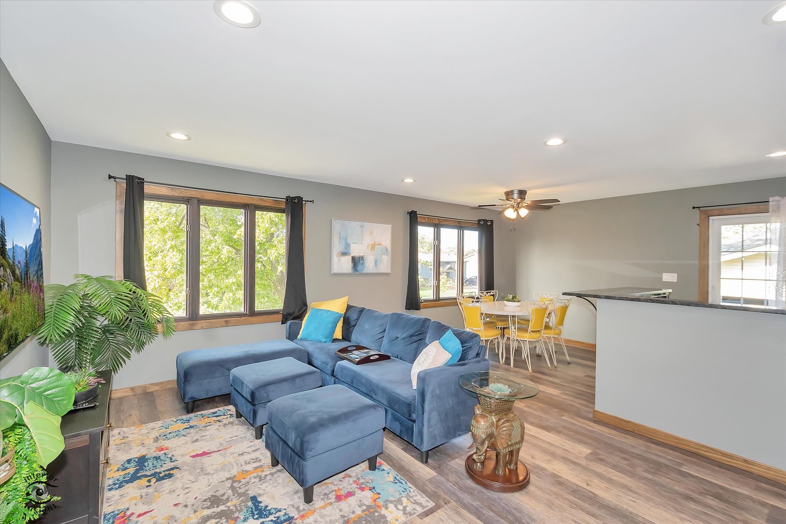 7829 Valley View Lane, Woodridge, IL 60517