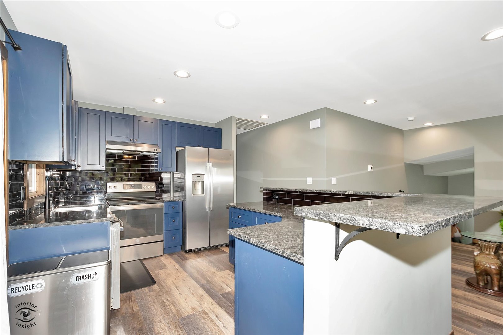 7829 Valley View Lane, Woodridge, IL 60517