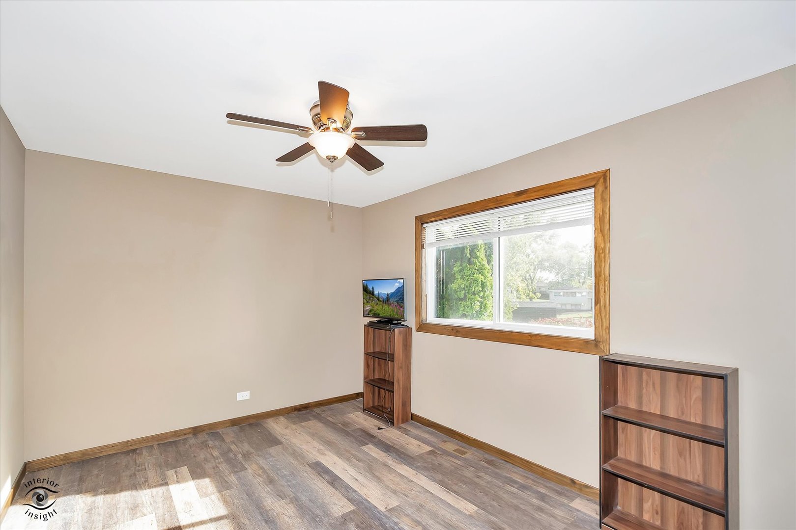 7829 Valley View Lane, Woodridge, IL 60517