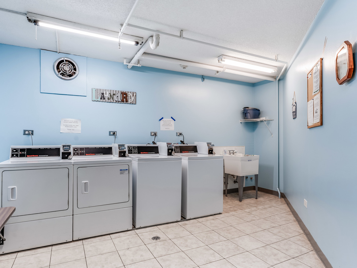 907 S Williams Street #212, Westmont, IL 60559