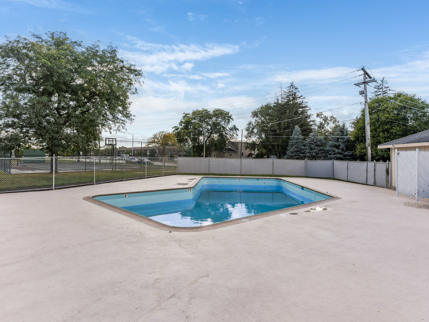 907 S Williams Street #212, Westmont, IL 60559