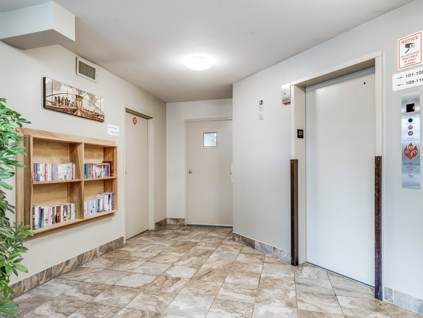 907 S Williams Street #212, Westmont, IL 60559