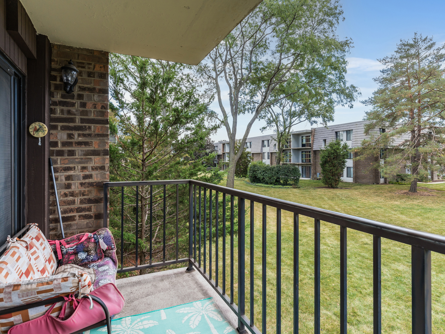 907 S Williams Street #212, Westmont, IL 60559