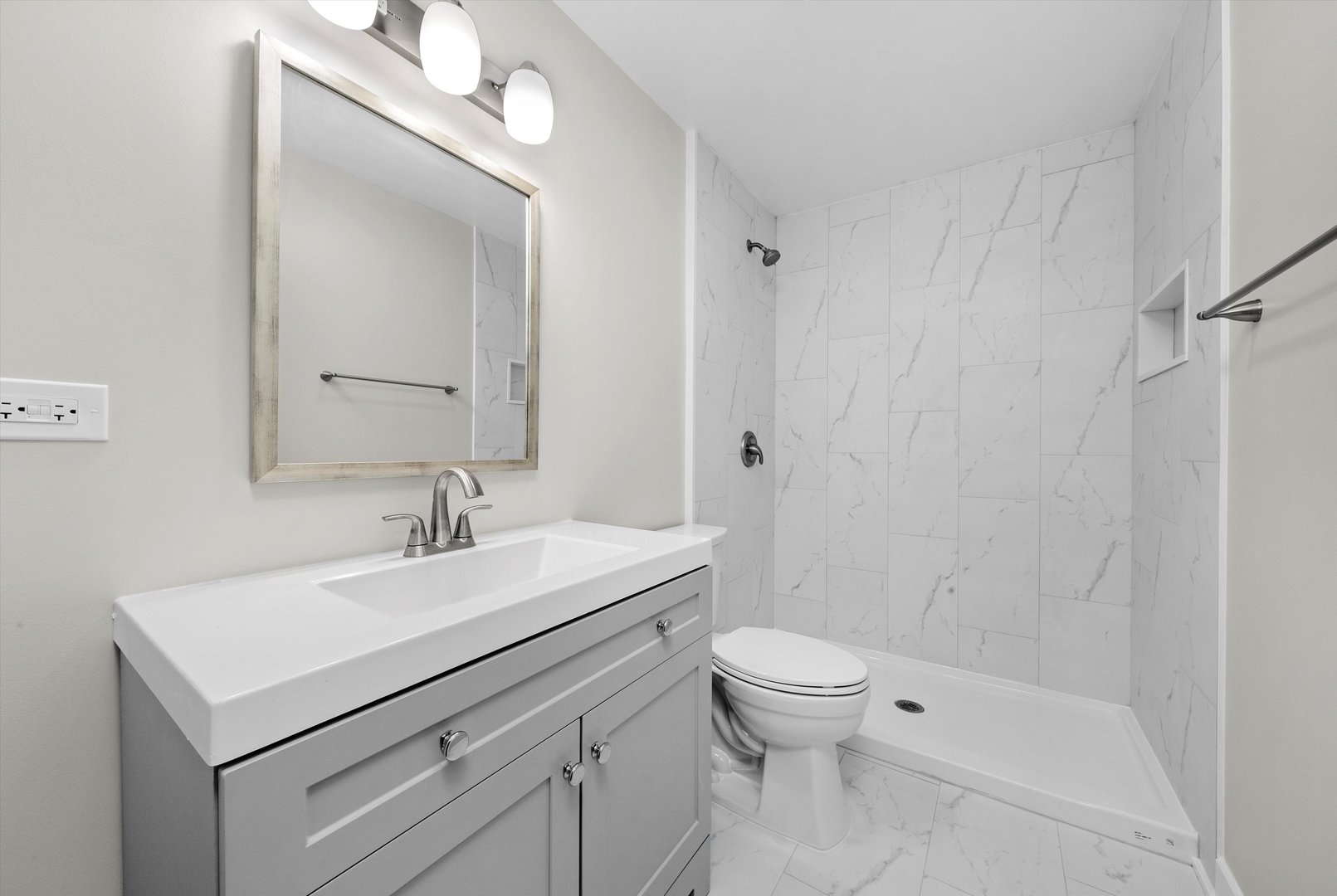 146 S 9th Avenue, Maywood, IL 60153