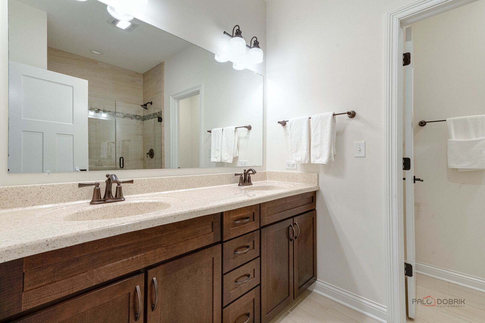 654 Parkside Court, Libertyville, IL 60048