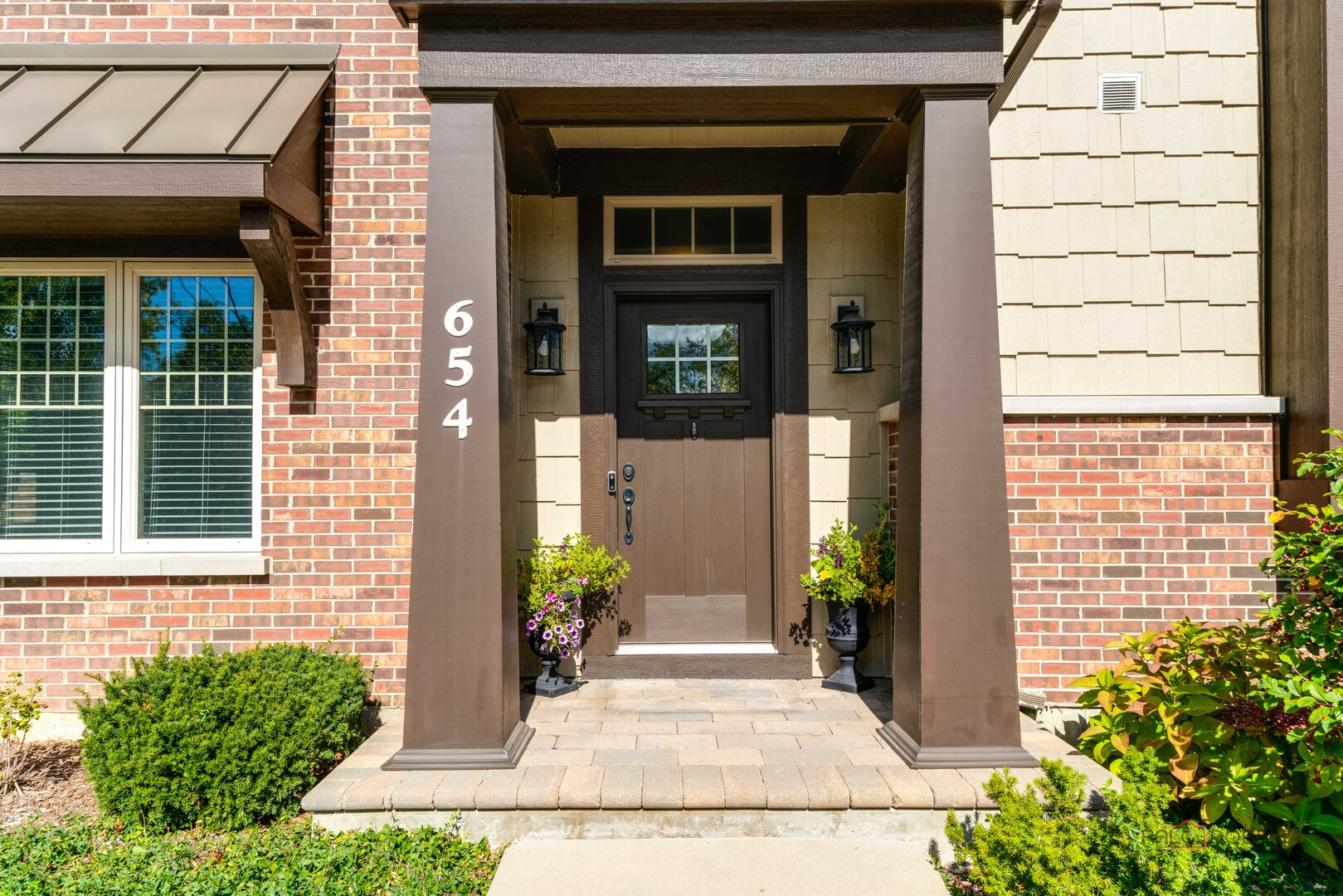 654 Parkside Court, Libertyville, IL 60048