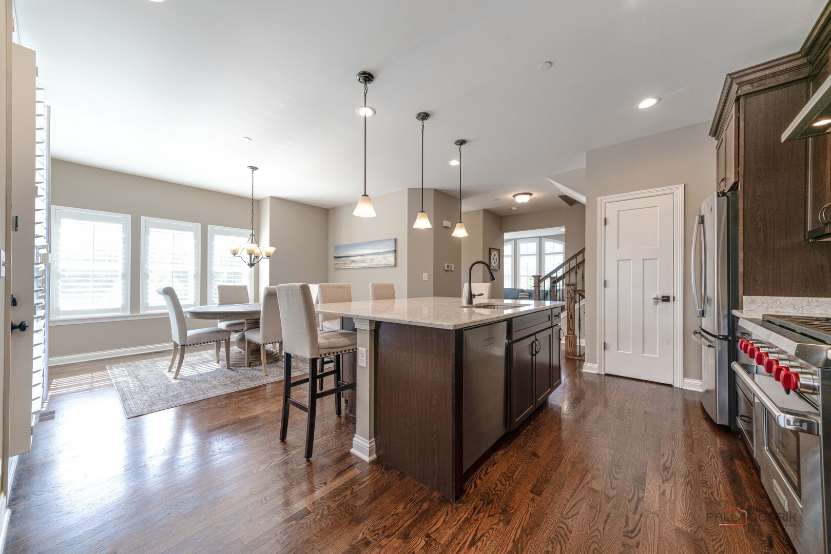 654 Parkside Court, Libertyville, IL 60048