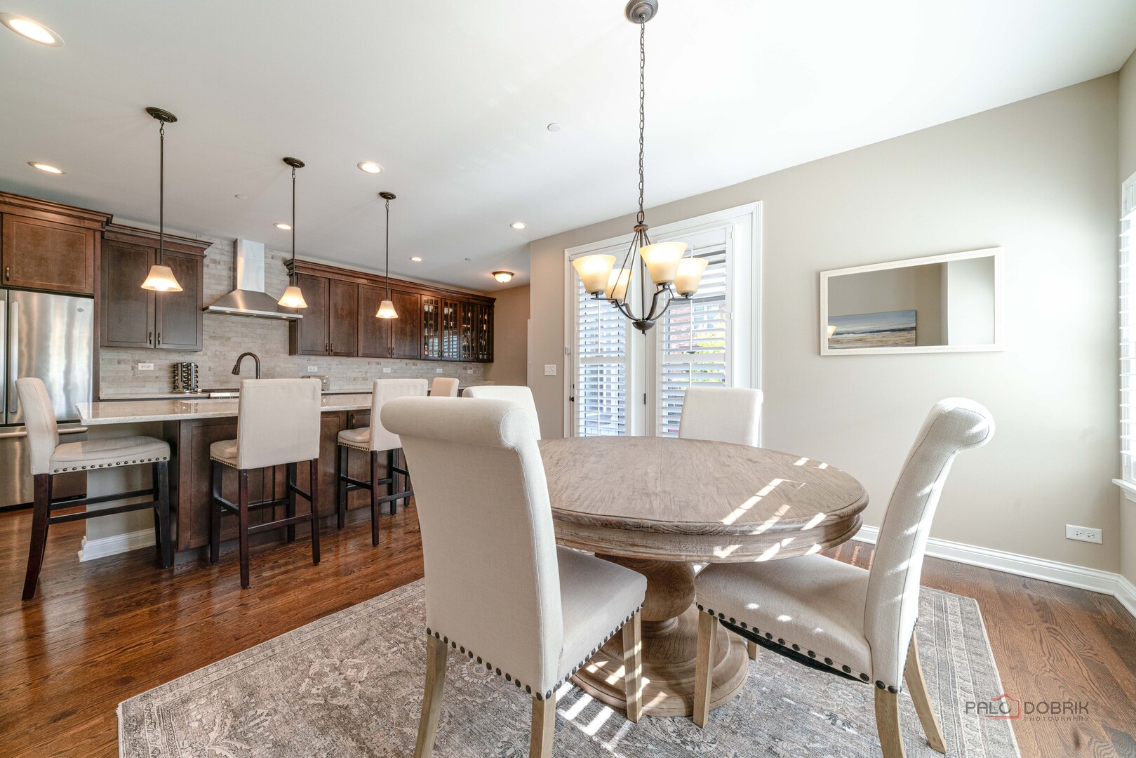654 Parkside Court, Libertyville, IL 60048