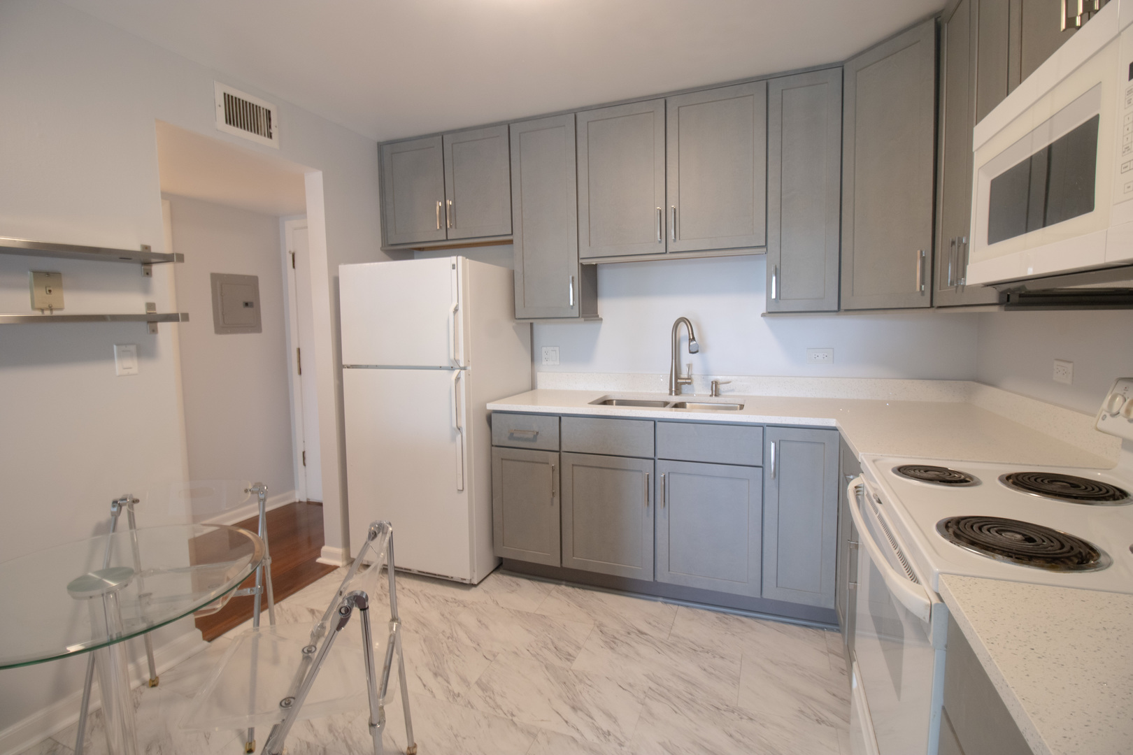 650 Murray Lane #214, Des Plaines, IL 60016