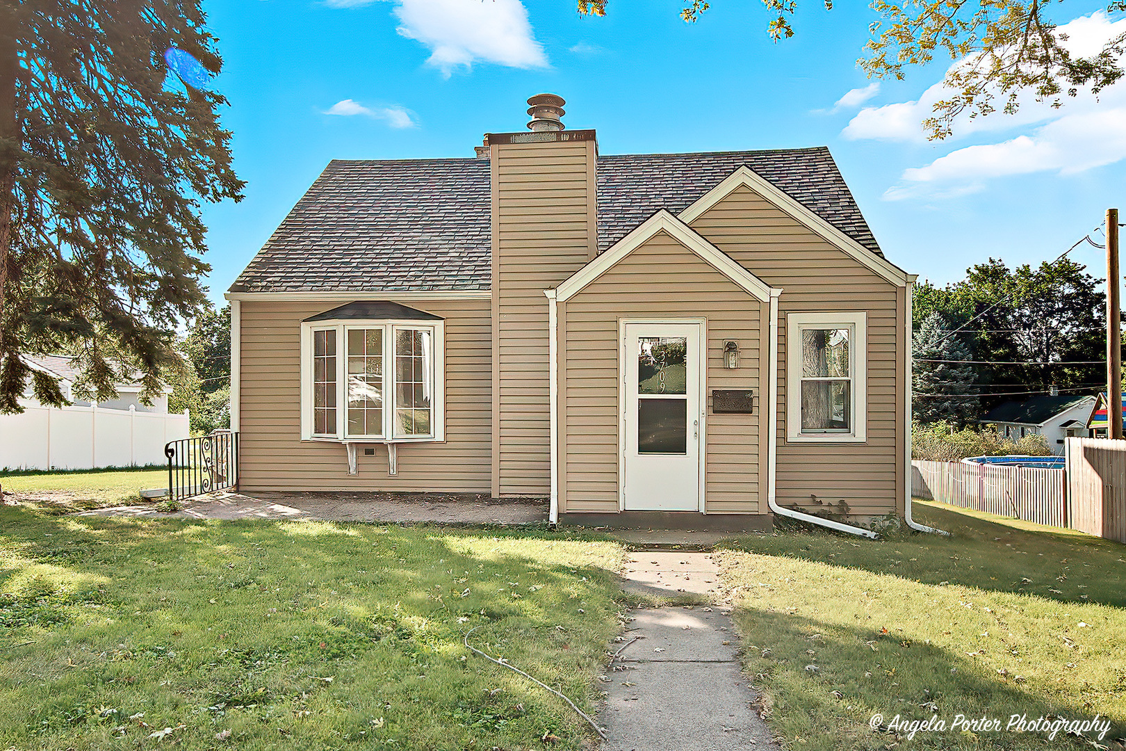 3709 Grand Avenue, McHenry, IL 60050