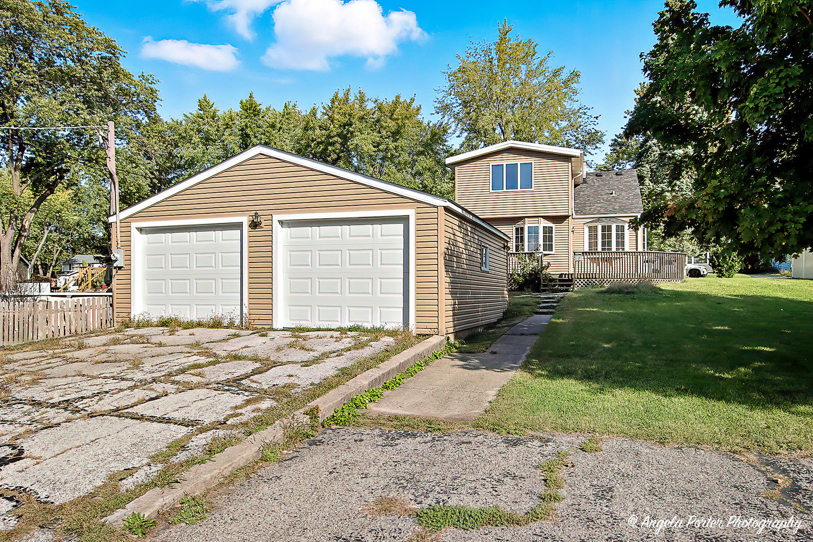 3709 Grand Avenue, McHenry, IL 60050
