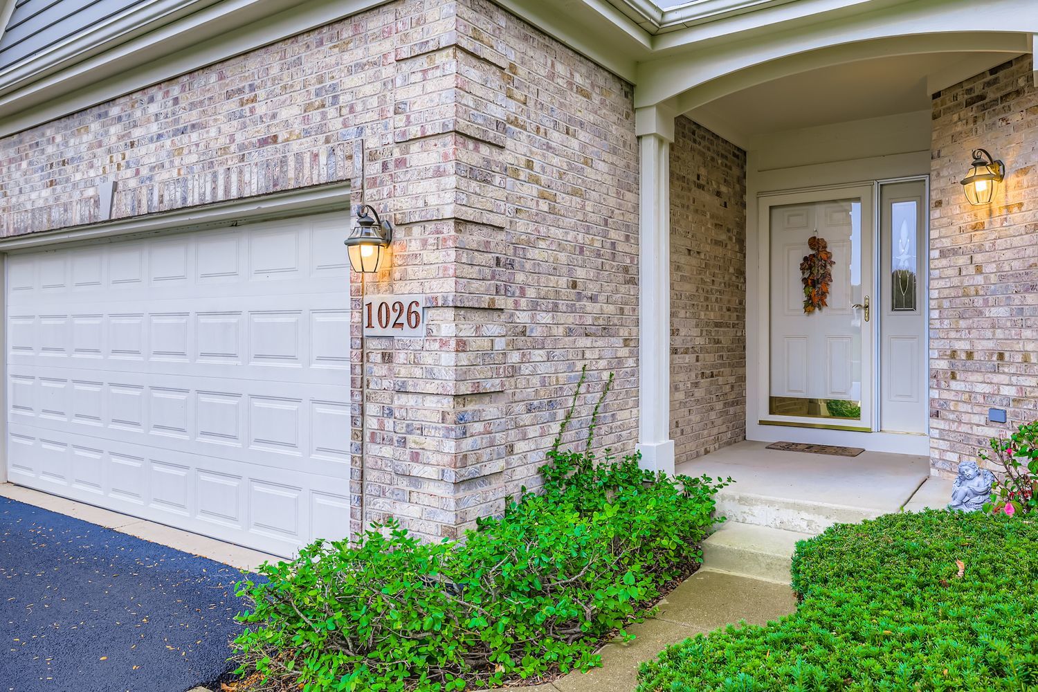 1026 Heron Way, Woodstock, IL 60098