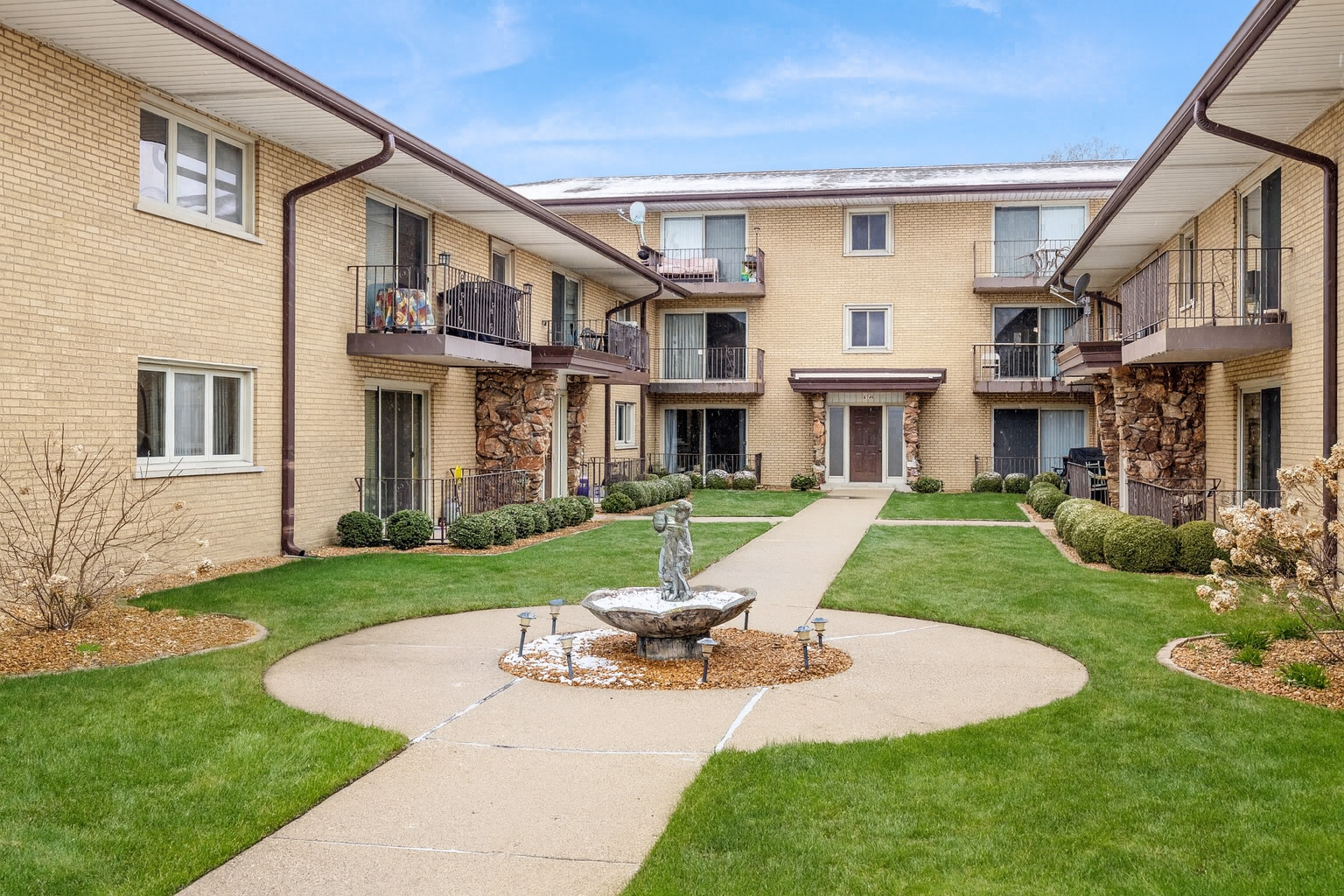 6148 S Kensington Avenue #1, Countryside, IL 60525