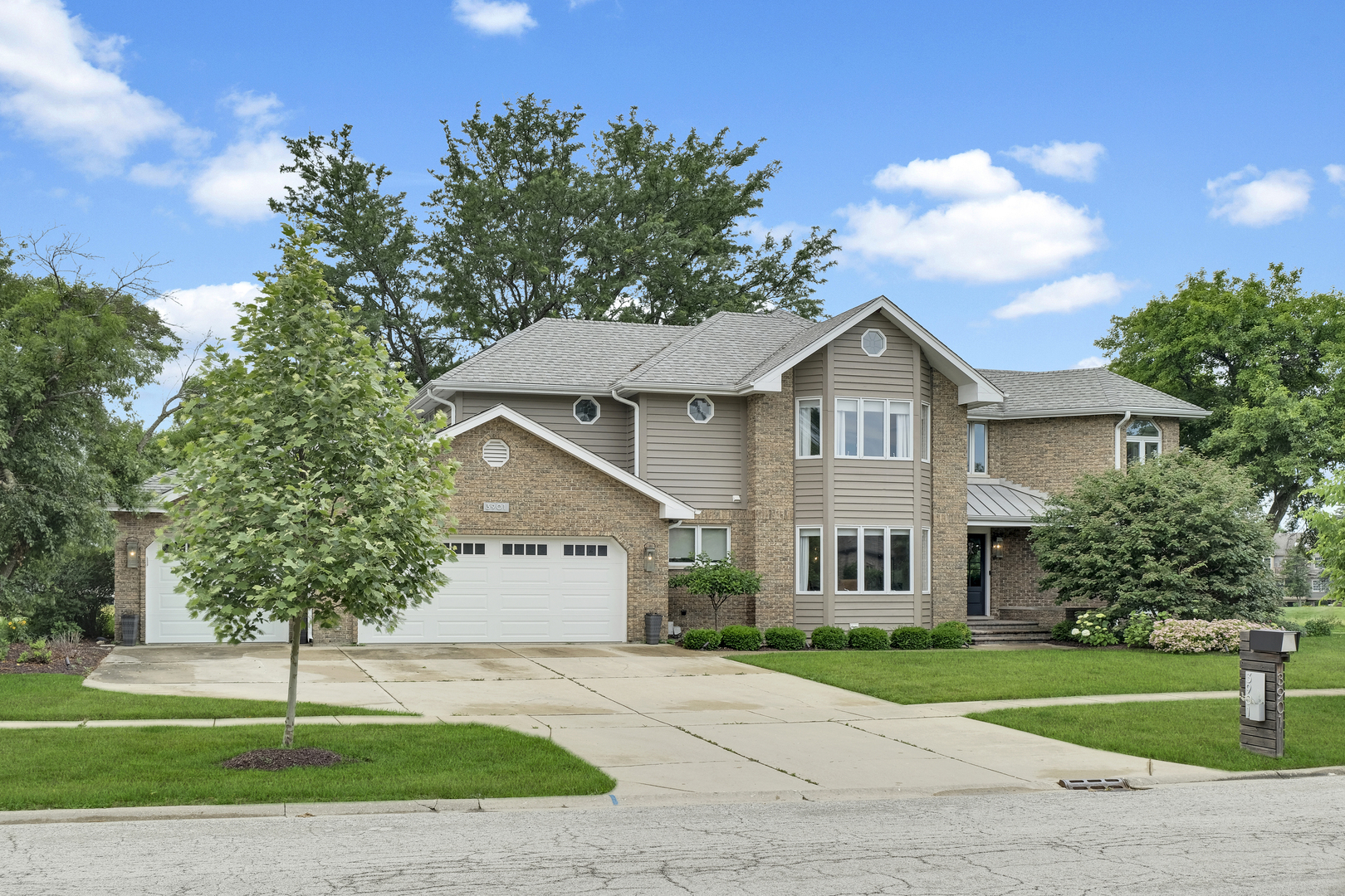 3901 White Eagle Drive, Naperville, IL 60564