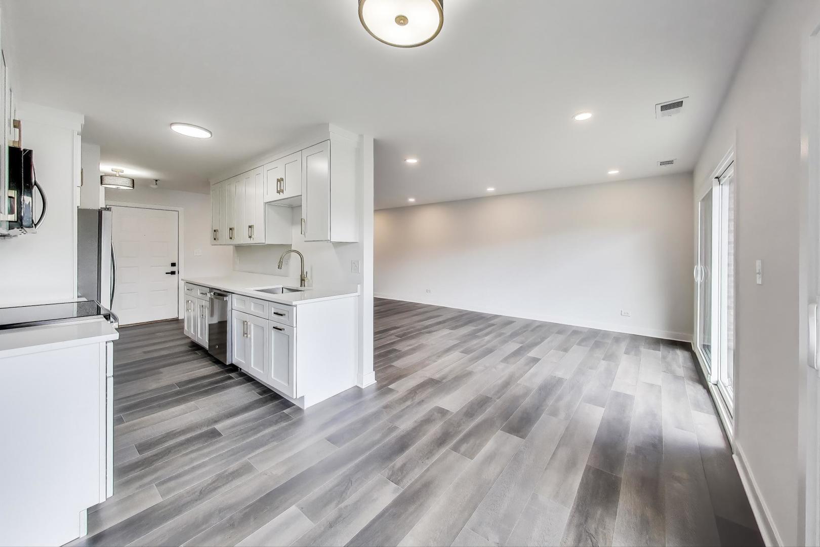 1400 N Elmhurst Road #106, Mount Prospect, IL 60056