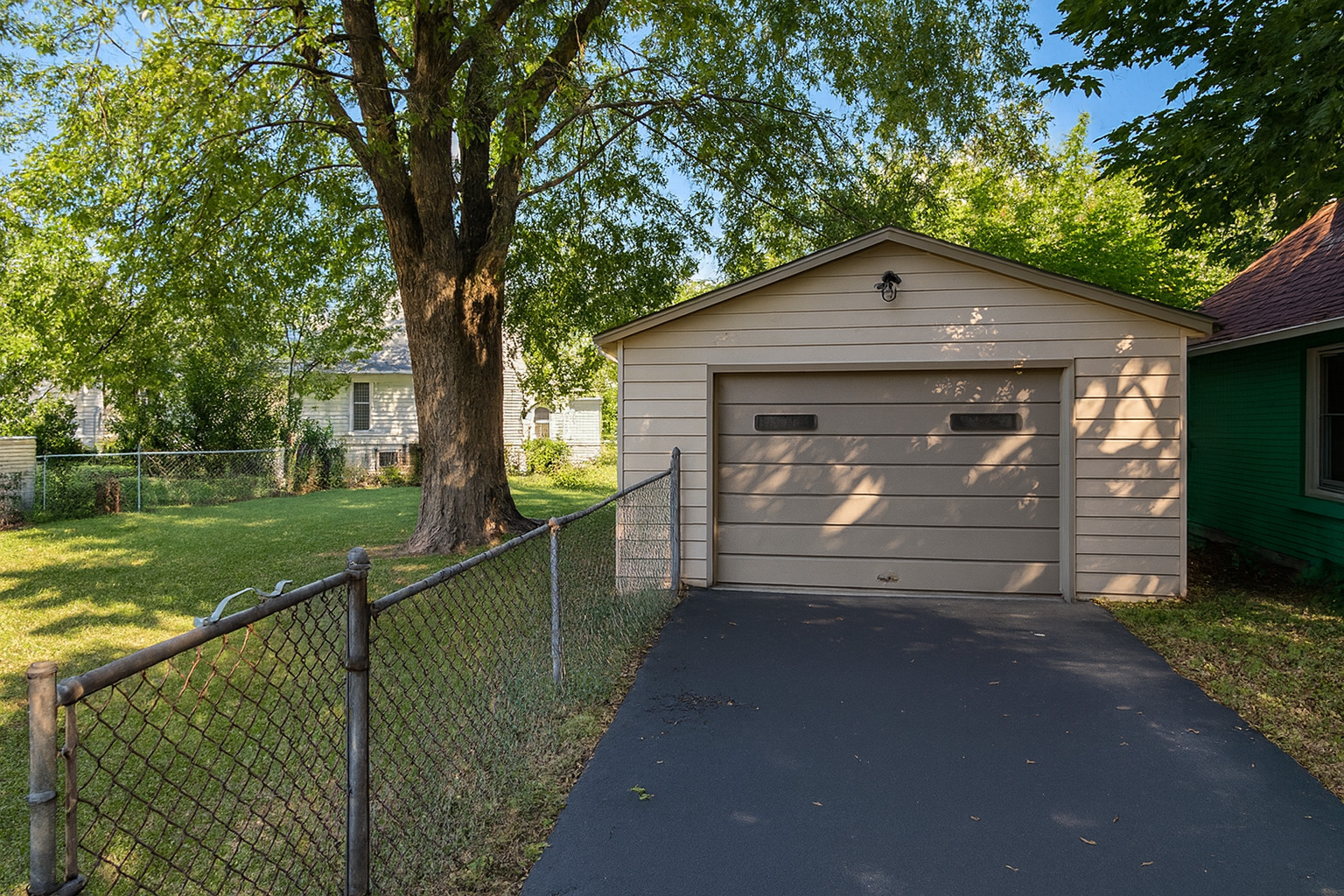 943 Charles Street, Aurora, IL 60506