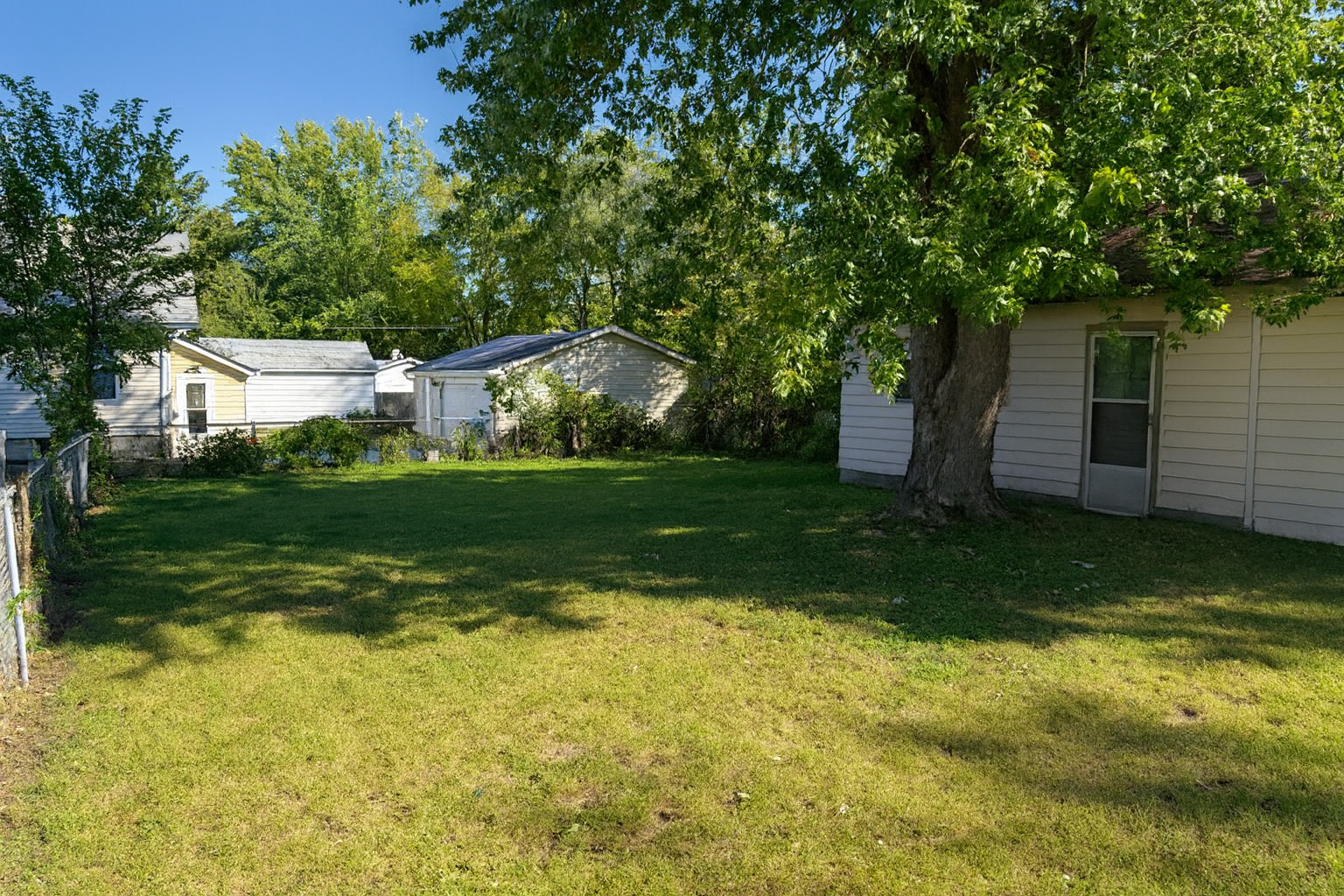 943 Charles Street, Aurora, IL 60506