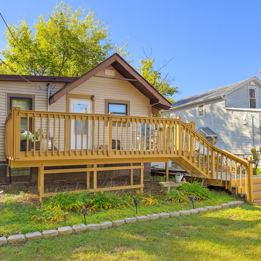 943 Charles Street, Aurora, IL 60506