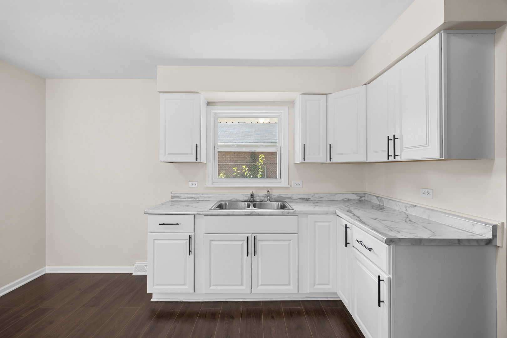 595 W 16TH Place, Chicago Heights, IL 60411