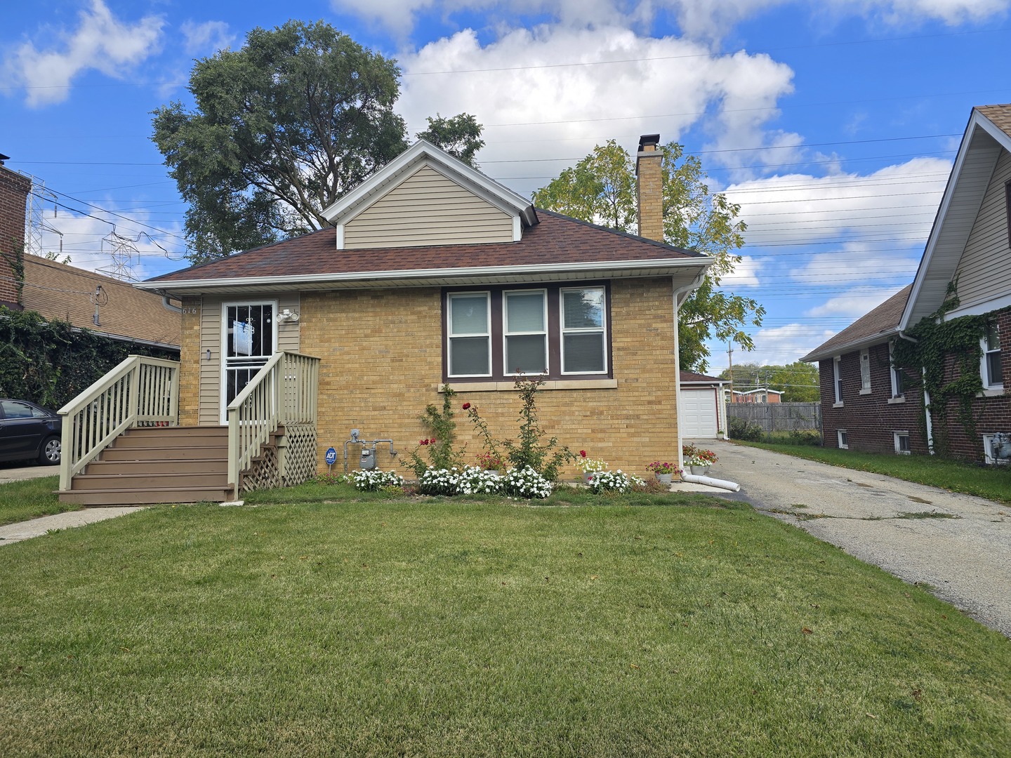 616 W Keith Avenue, Waukegan, IL 60085