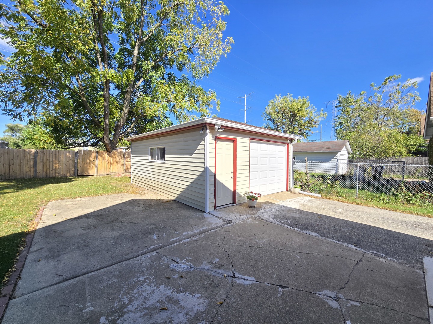 616 W Keith Avenue, Waukegan, IL 60085