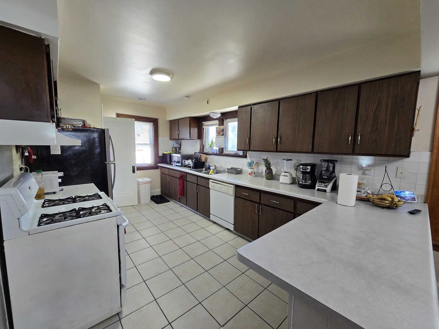 616 W Keith Avenue, Waukegan, IL 60085