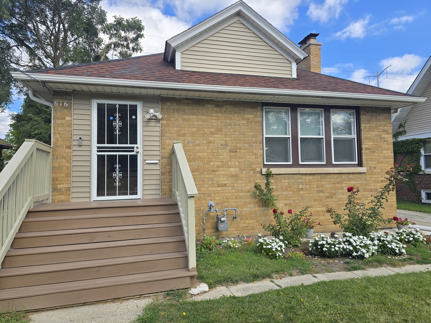 616 W Keith Avenue, Waukegan, IL 60085