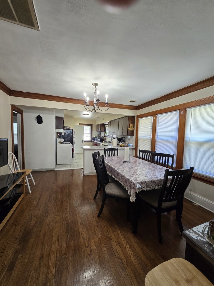 616 W Keith Avenue, Waukegan, IL 60085