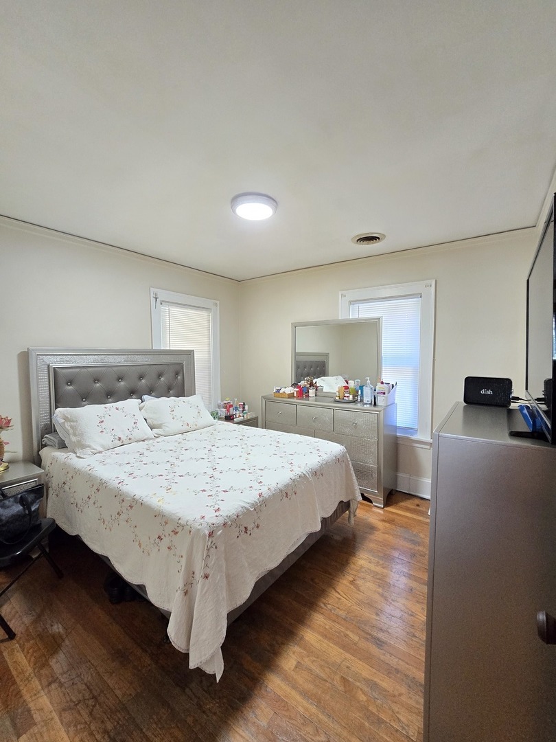 616 W Keith Avenue, Waukegan, IL 60085
