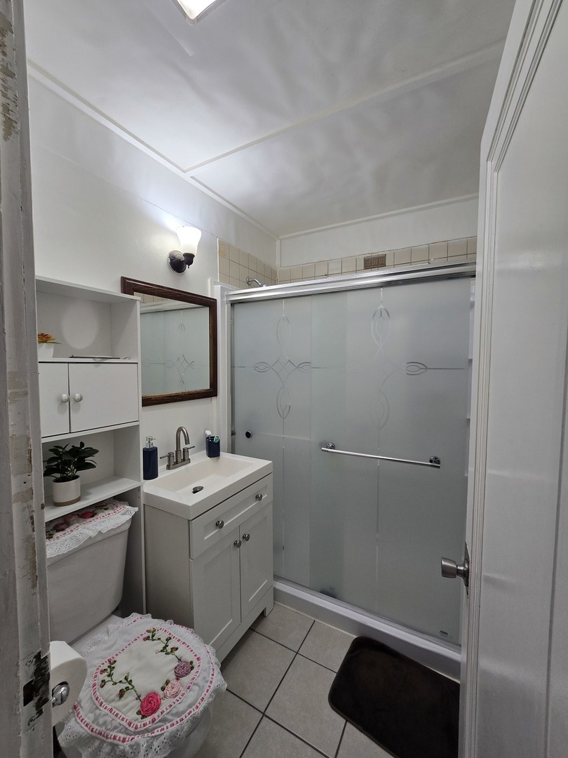 616 W Keith Avenue, Waukegan, IL 60085