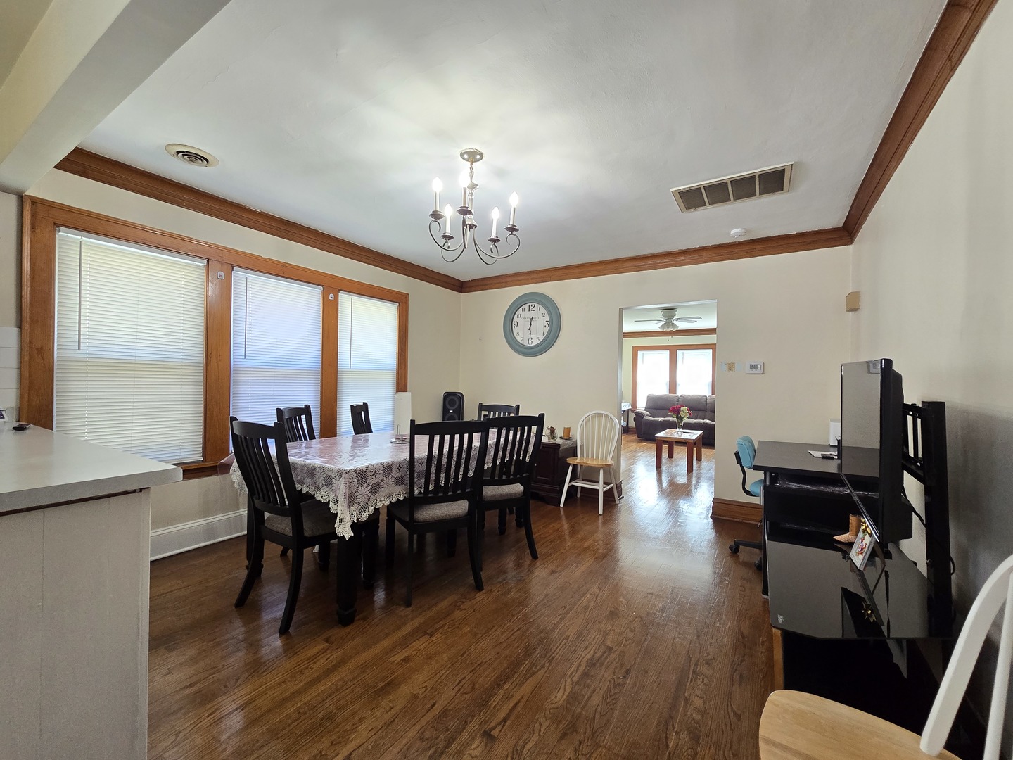 616 W Keith Avenue, Waukegan, IL 60085
