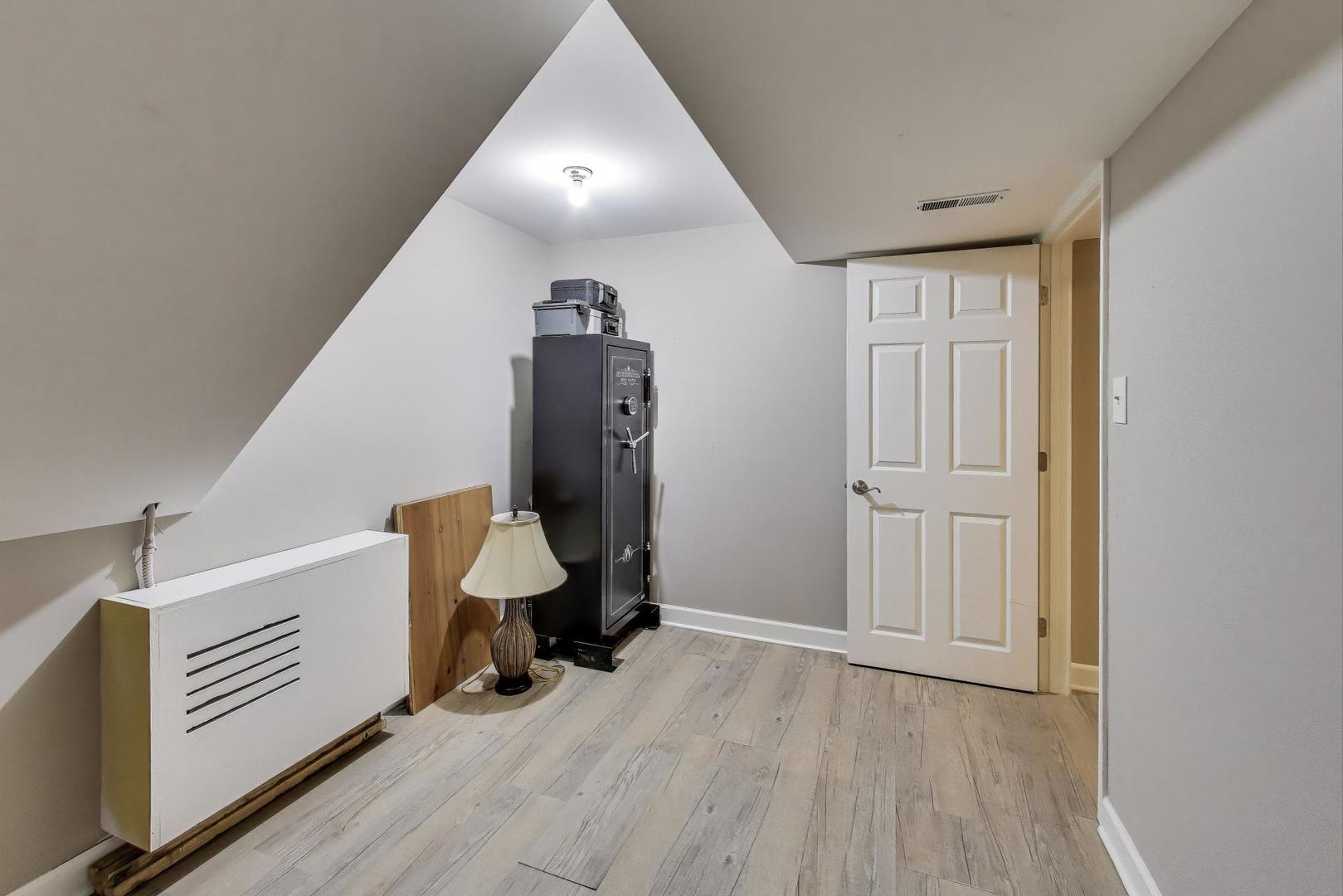 105 Burr Ridge Club Drive, Burr Ridge, IL 60527