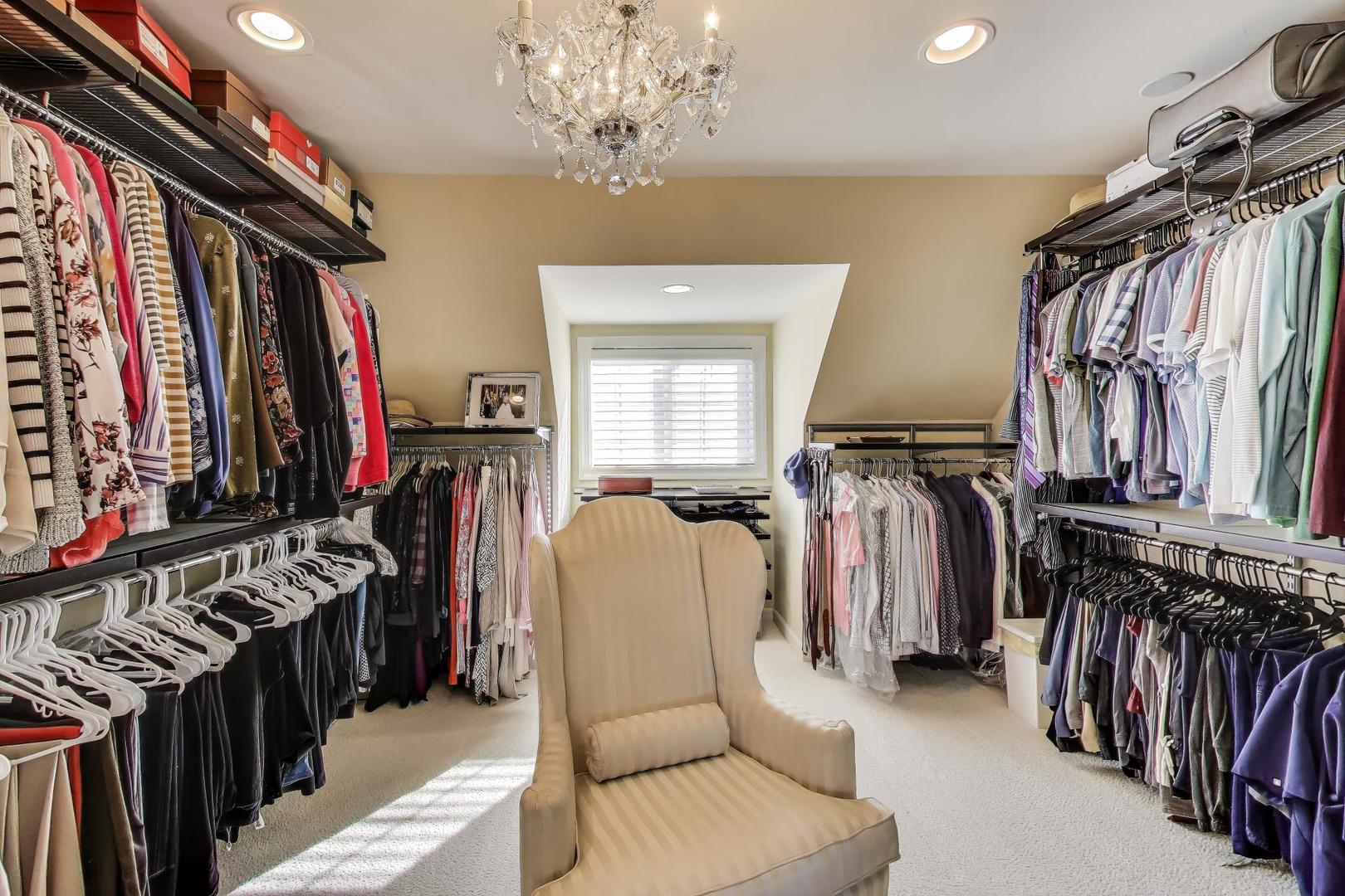 105 Burr Ridge Club Drive, Burr Ridge, IL 60527