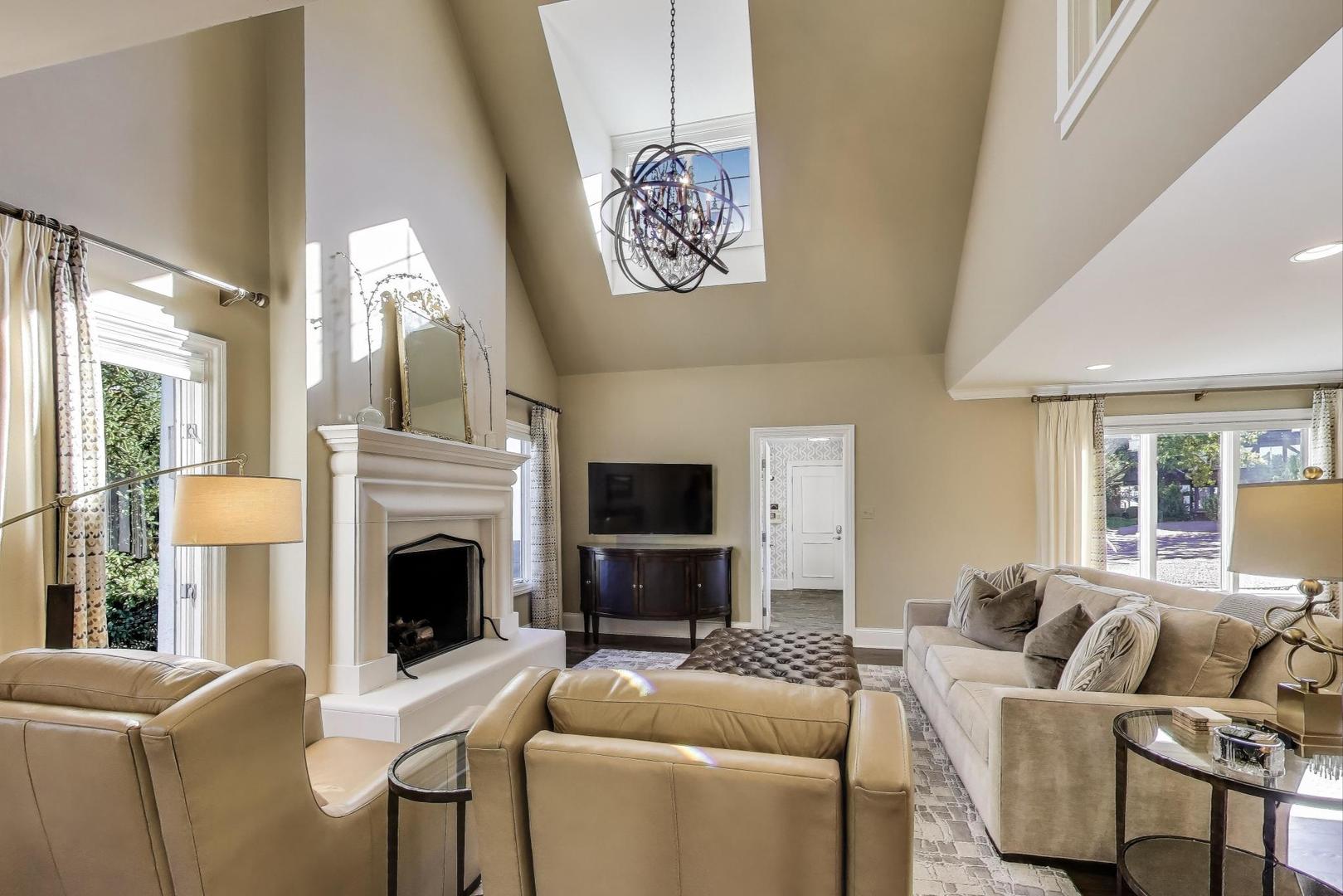 105 Burr Ridge Club Drive, Burr Ridge, IL 60527