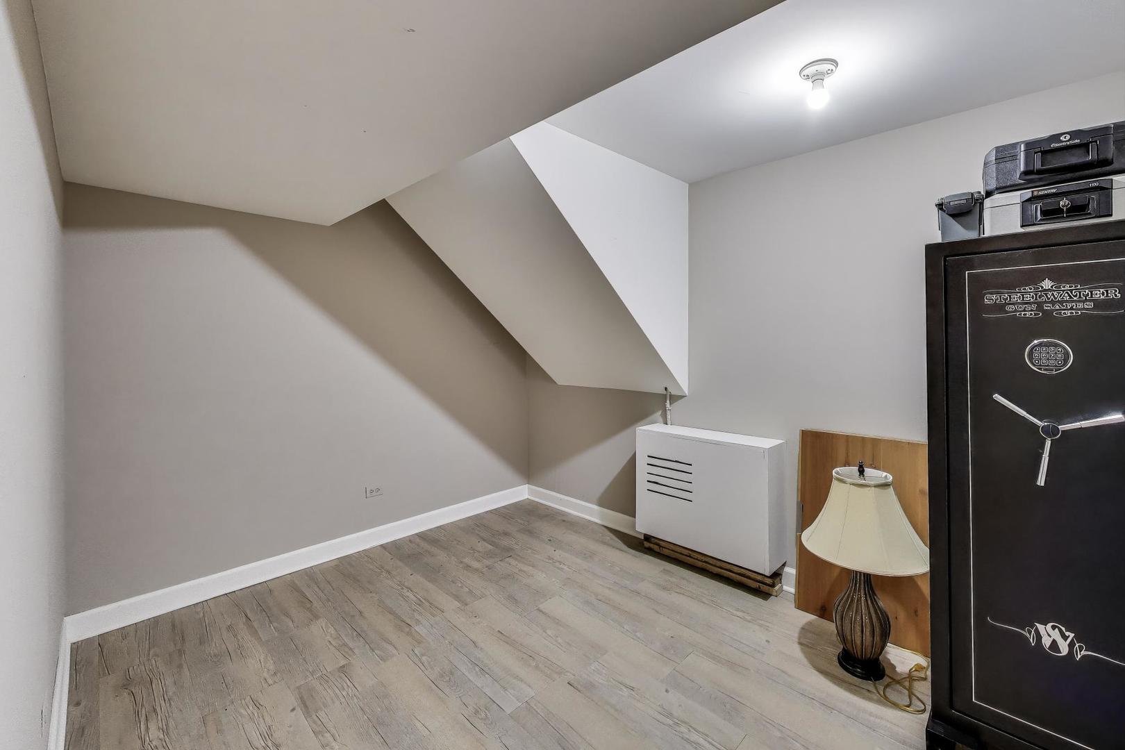 105 Burr Ridge Club Drive, Burr Ridge, IL 60527