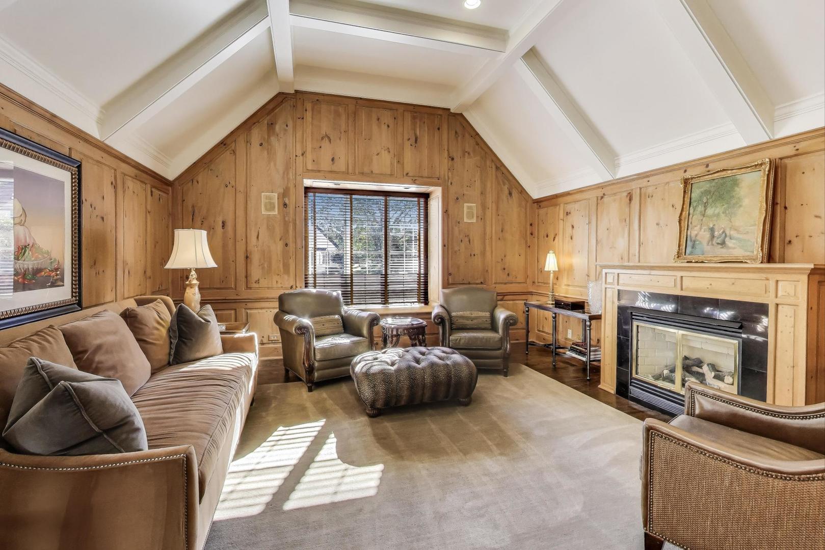 105 Burr Ridge Club Drive, Burr Ridge, IL 60527