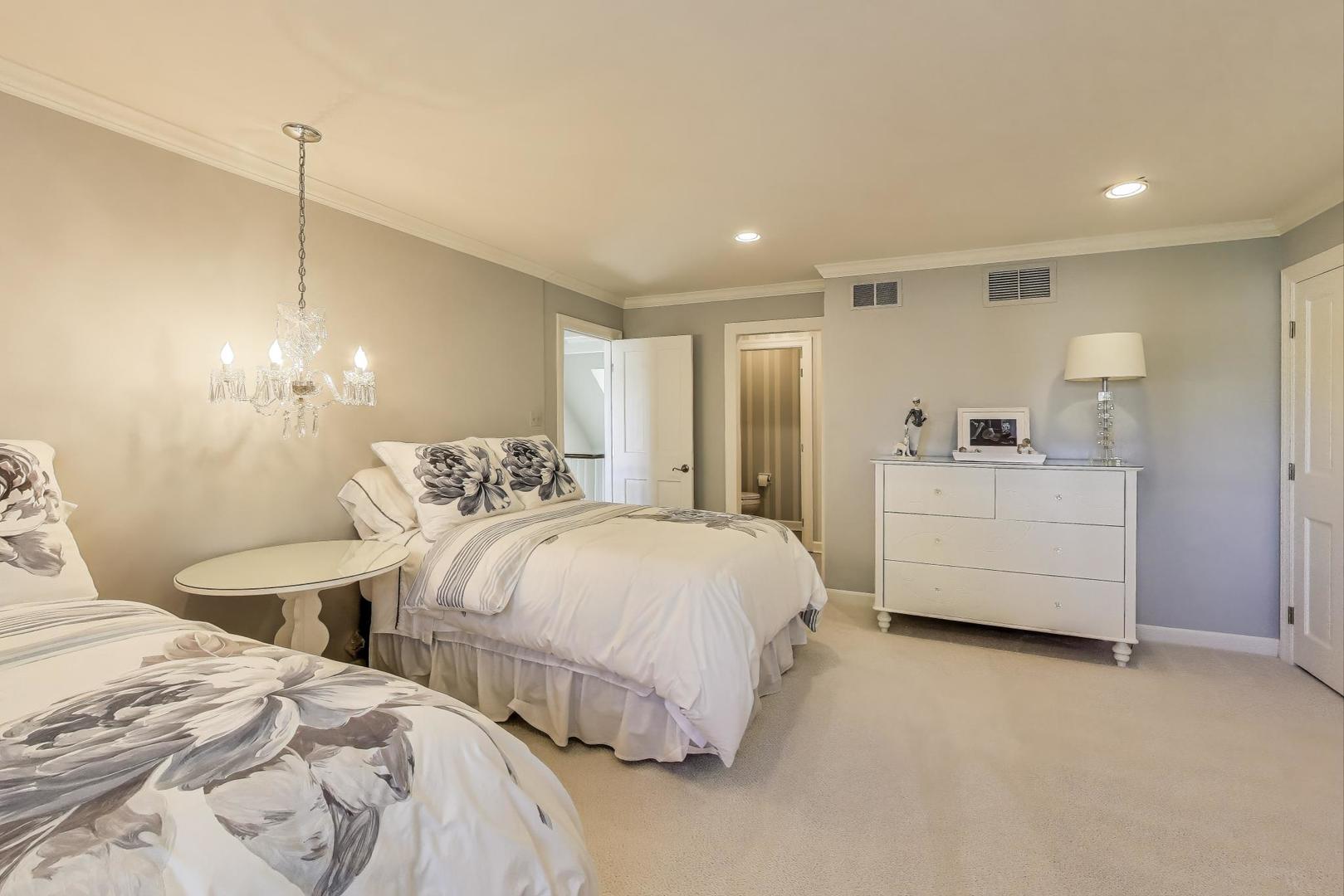 105 Burr Ridge Club Drive, Burr Ridge, IL 60527