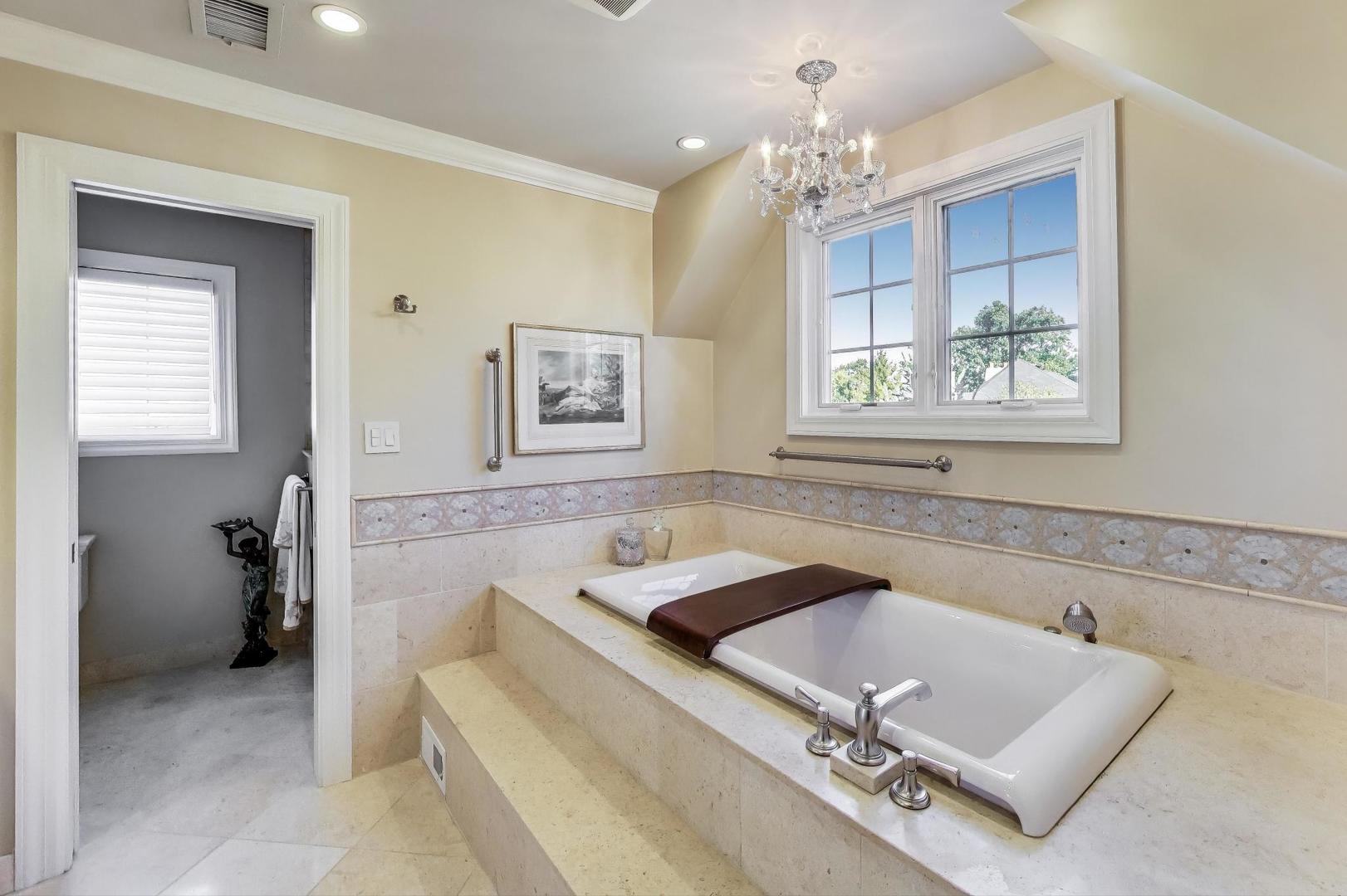 105 Burr Ridge Club Drive, Burr Ridge, IL 60527