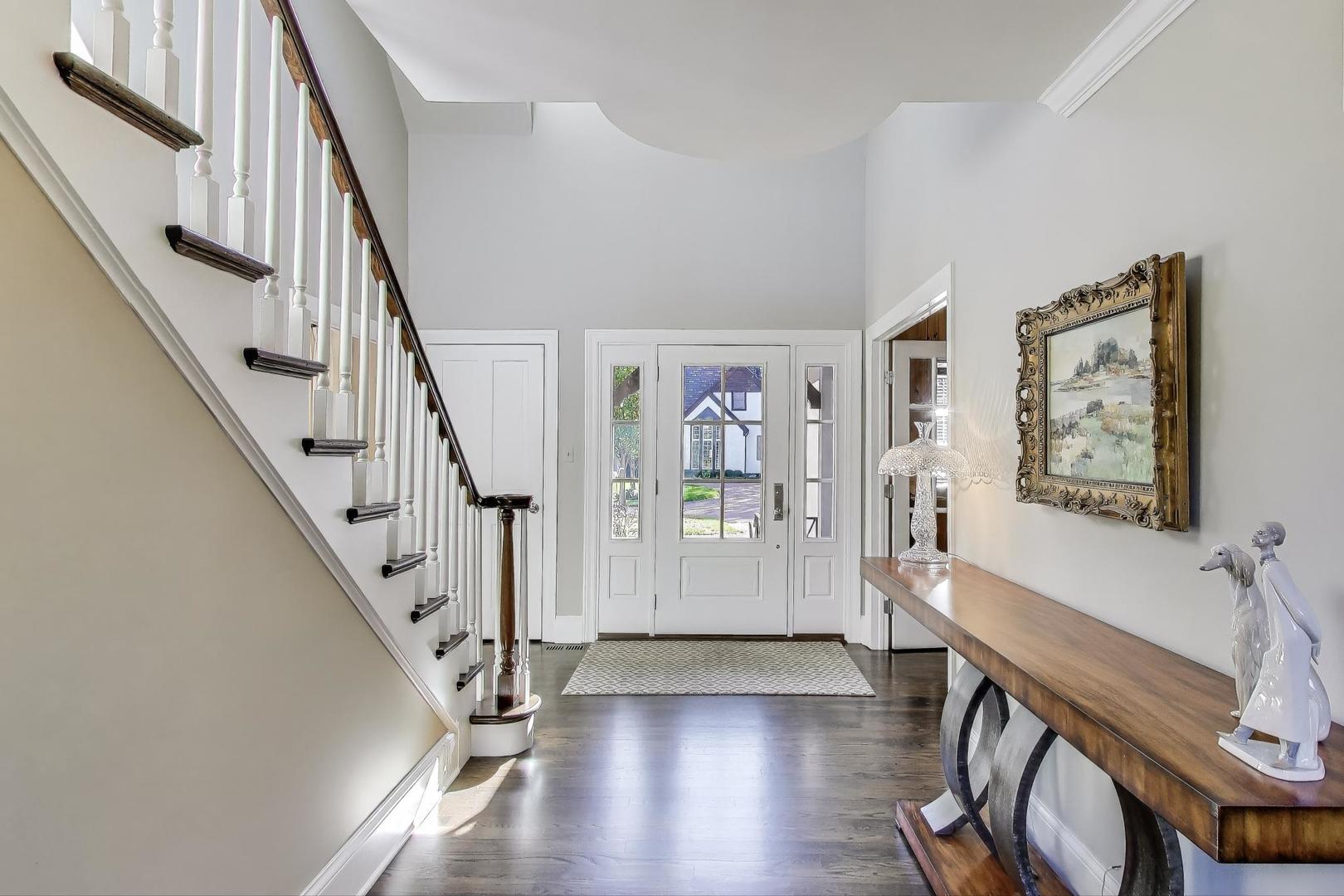 105 Burr Ridge Club Drive, Burr Ridge, IL 60527