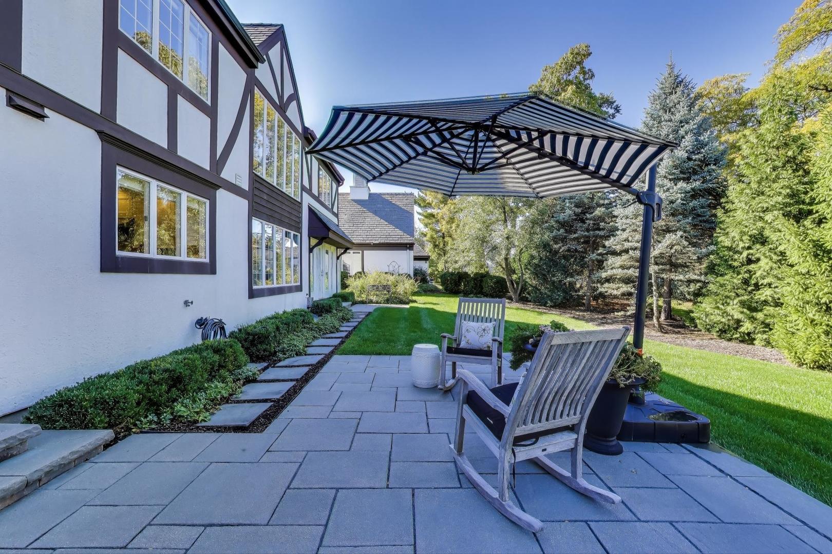 105 Burr Ridge Club Drive, Burr Ridge, IL 60527