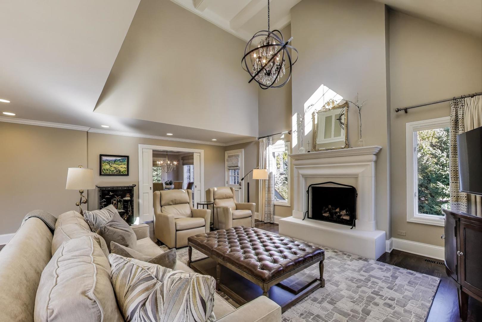 105 Burr Ridge Club Drive, Burr Ridge, IL 60527