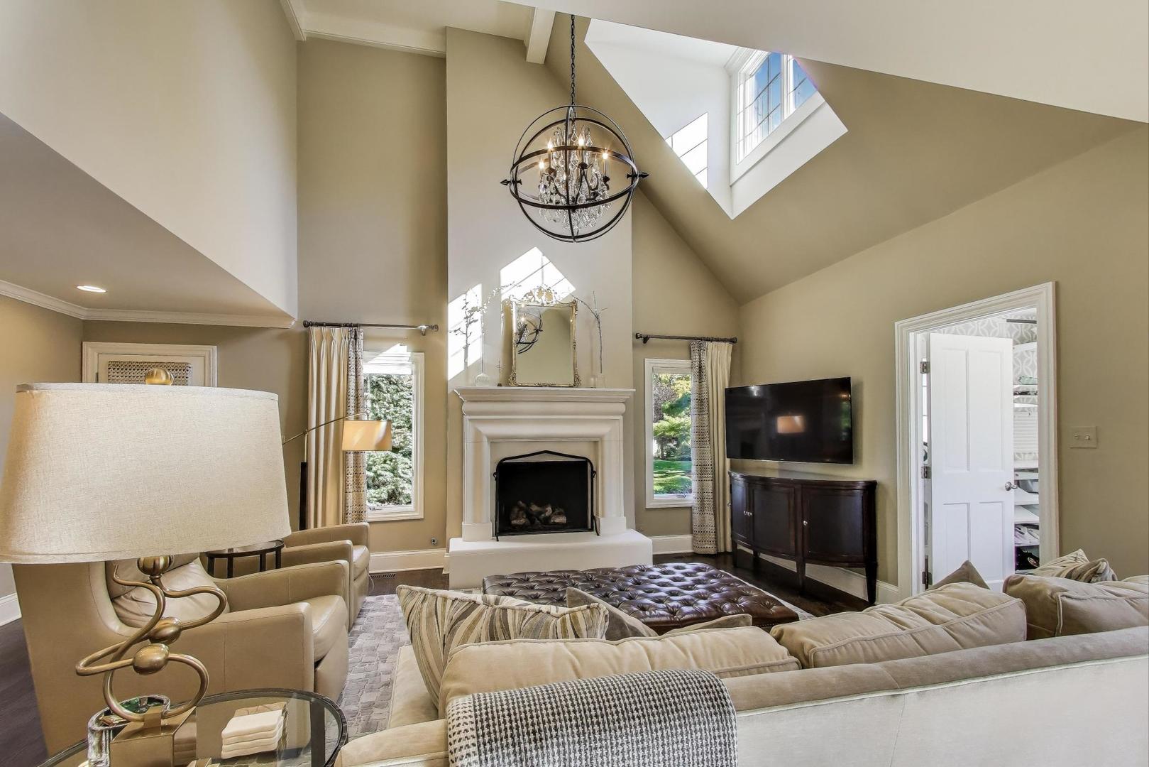 105 Burr Ridge Club Drive, Burr Ridge, IL 60527