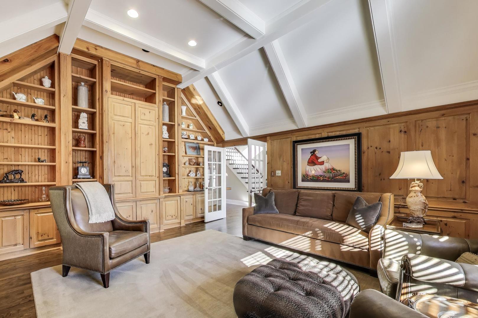 105 Burr Ridge Club Drive, Burr Ridge, IL 60527