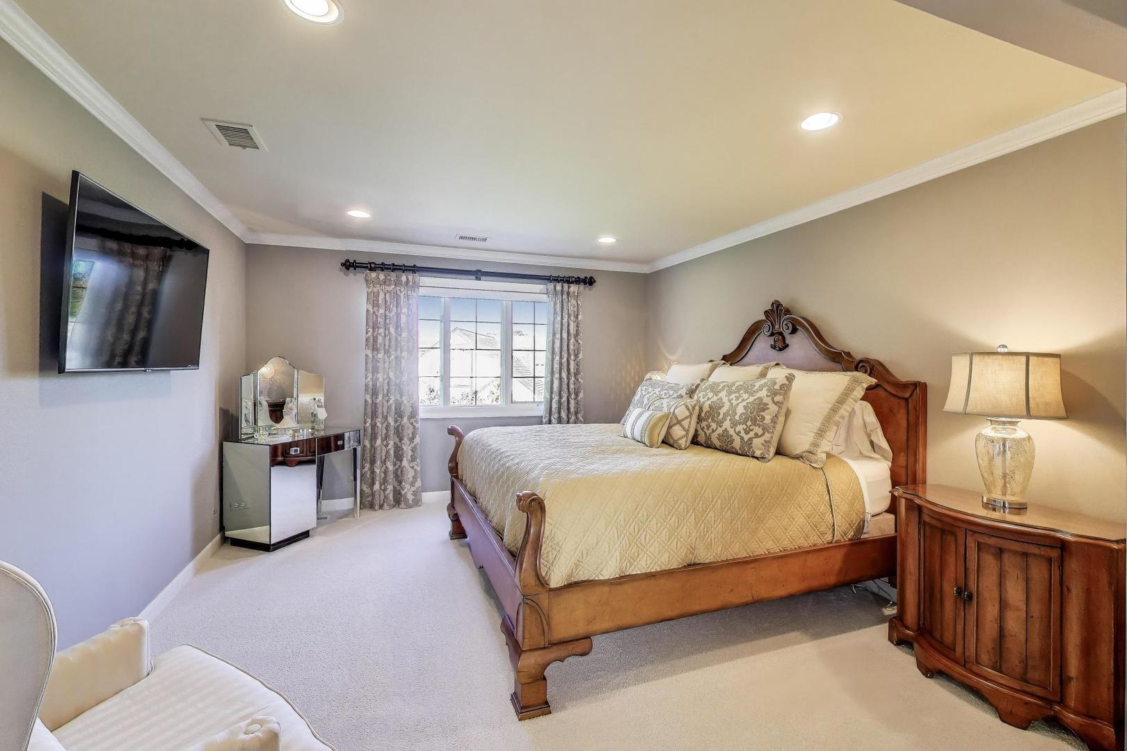 105 Burr Ridge Club Drive, Burr Ridge, IL 60527