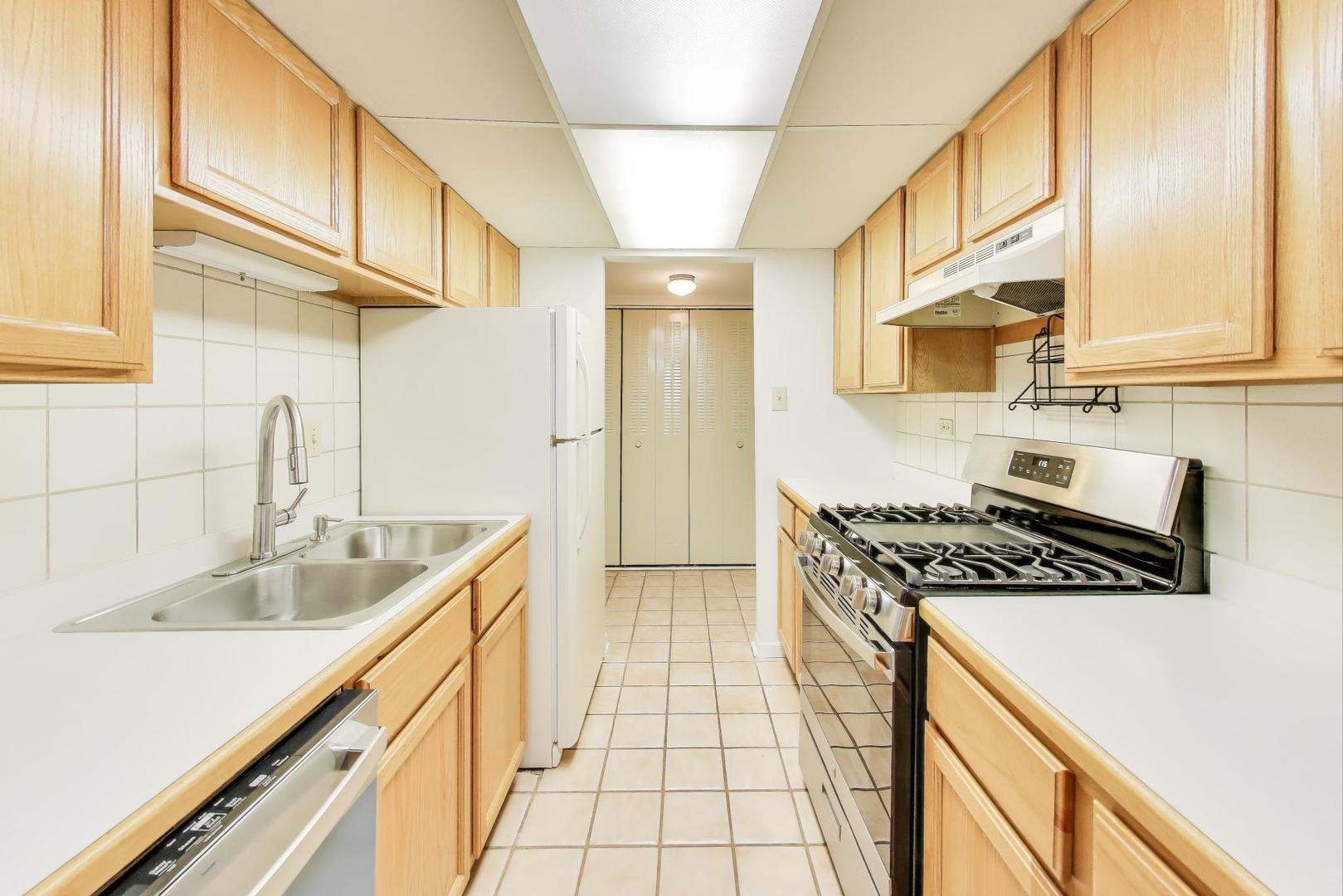 502 Redondo Drive #205, Downers Grove, IL 60516