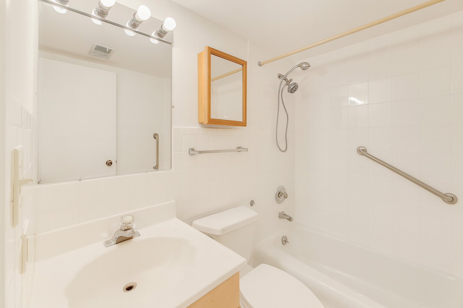 502 Redondo Drive #205, Downers Grove, IL 60516