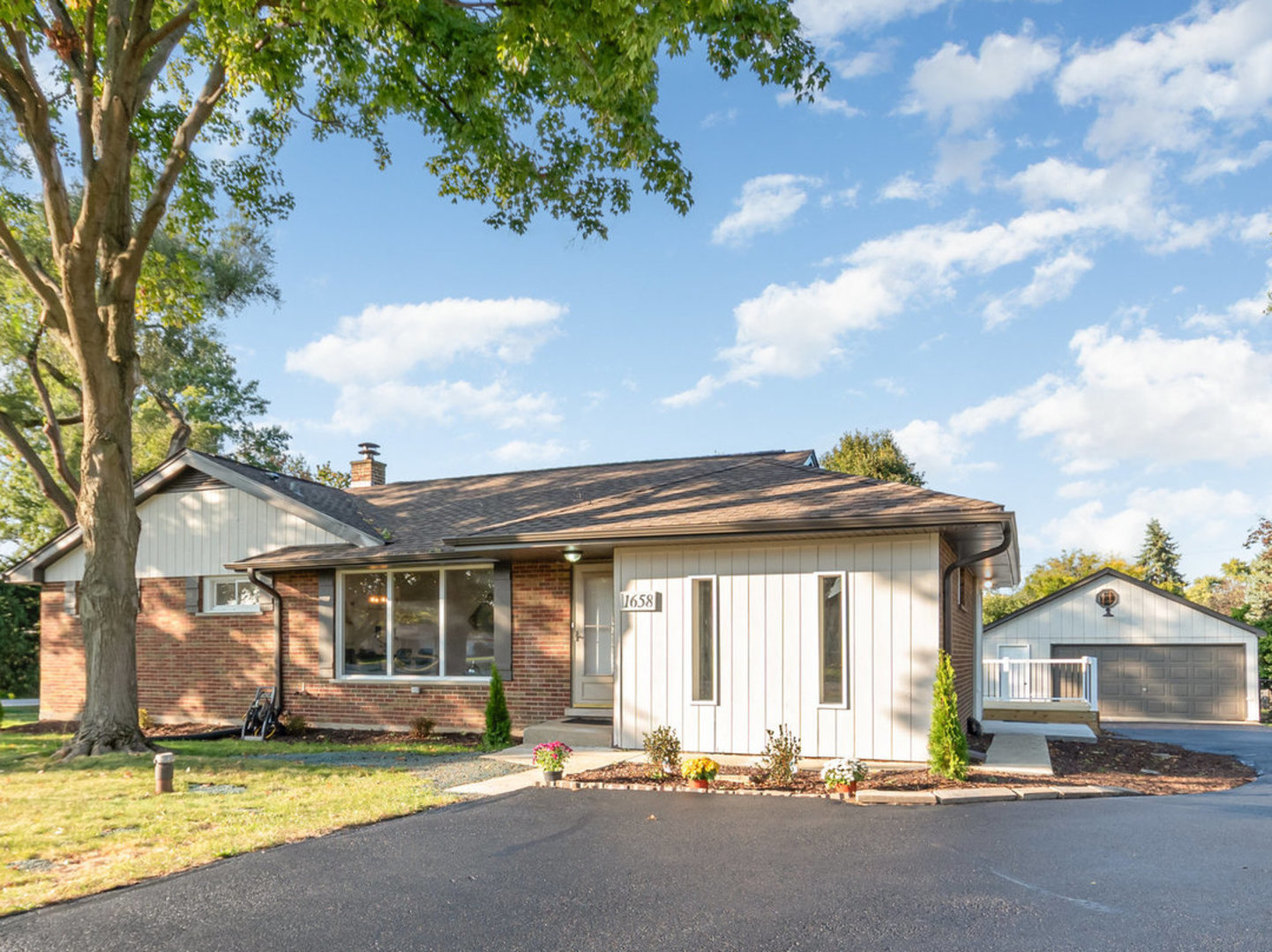 1658 Janet Street, Downers Grove, IL 60515